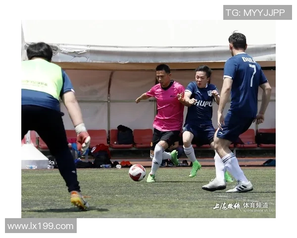 意大利足球甲级联赛精彩纷呈 硬碰硬的冠军争夺战与球队激烈对决