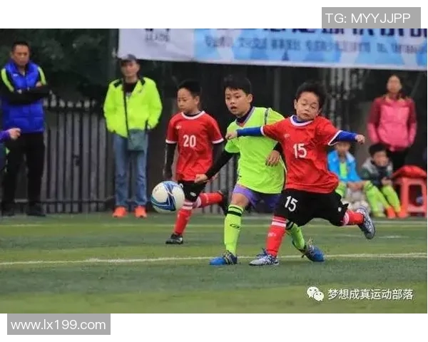 从小梦想成真足球明星们的成长故事与童年回忆